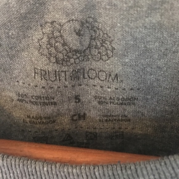 FREE w Purchase NWOT Gray long sleeve tee sz small - Picture 3 of 4